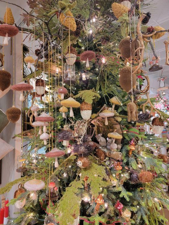 μανιτάρια-στη-Χριστουγεννιάτικη διακόσμηση-τάσεις 2023 2024-Χριστουγεννιάτικες τάσεις-