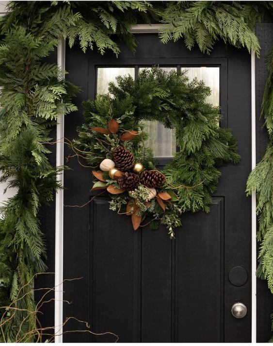 φυσικά υλικά-στη-Χριστουγεννιάτικη διακόσμηση-τάσεις 2023 2024-Χριστουγεννιάτικες τάσεις-