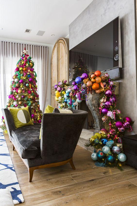 χρωματιστή διακόσμηση-στη-Χριστουγεννιάτικη διακόσμηση-τάσεις 2023 2024-Χριστουγεννιάτικες τάσεις-