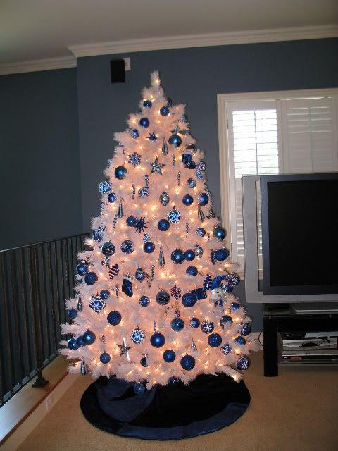 ψυχρό μπλε-στη-Χριστουγεννιάτικη διακόσμηση-τάσεις 2023 2024-Χριστουγεννιάτικες τάσεις-