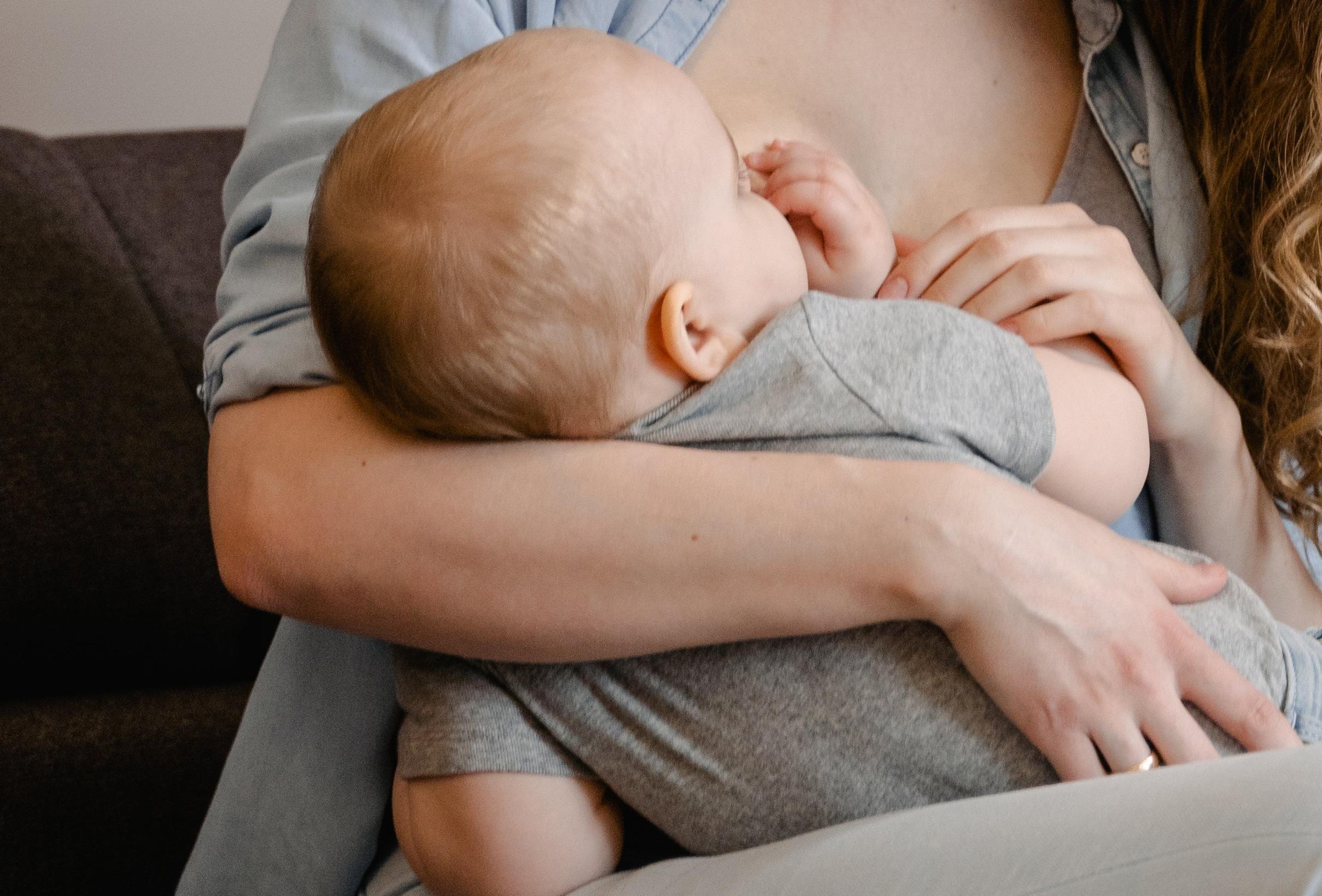 5-πράγματα-που-συμβαίνουν-στο-νυχτερινό-θηλασμό- 5-πράγματα-που-συμβαίνουν-στο-νυχτερινό-θηλασμό-