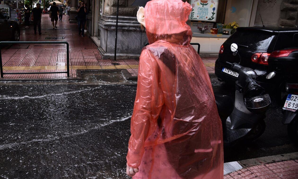 Καιρός : Με βροχές και καταιγίδες ξεκινά η εβδομάδα – Ο καιρός όλη την εβδομάδα