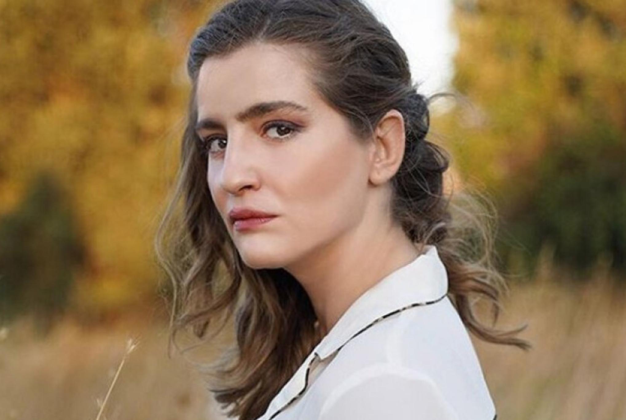 Μαρία Κίτσου: Επιστρέφει με νέο ρόλο νέο χτένισμα και χρώμα στα μαλλιά