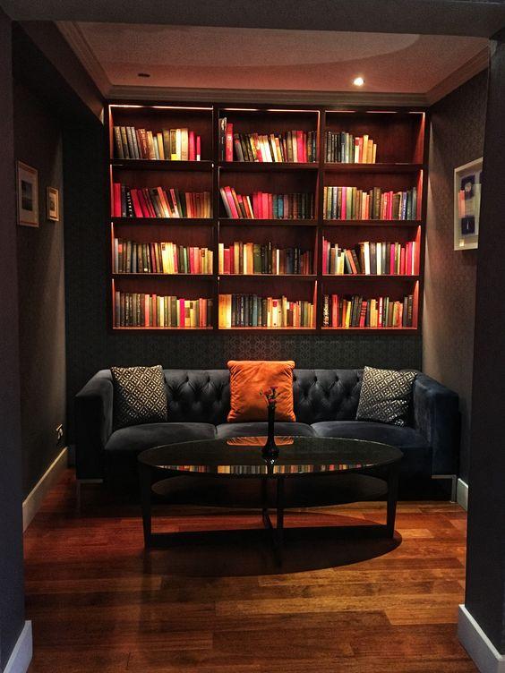 Χριστόφορος Παπακαλιάτης : Η βιβλιοθήκη του είναι το νέο Trend του Χειμώνα στην διακόσμηση σπιτιού