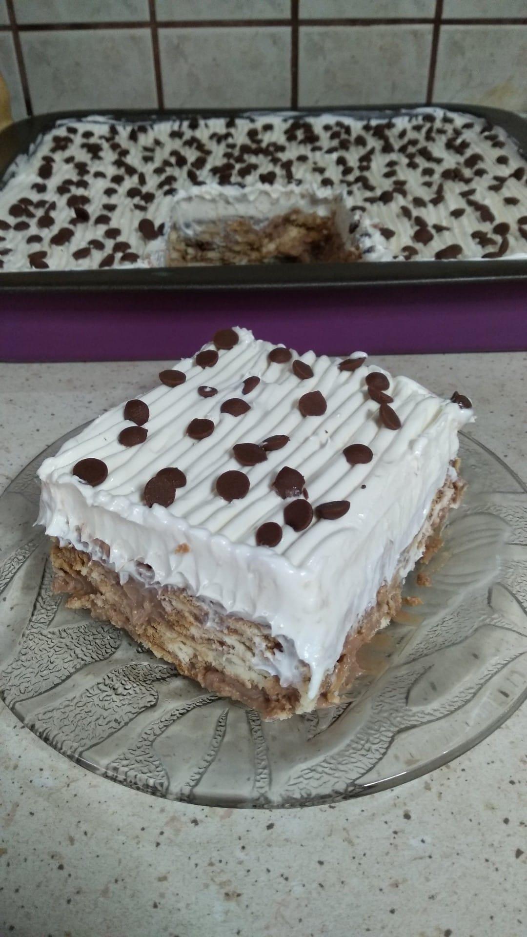 γλυκό-ψυγείου-με-σαντιγί-συνταγή-