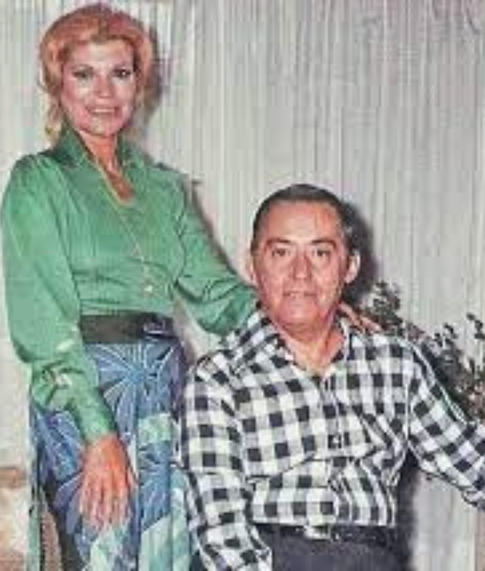 Ποτέ δεν τον είδα κοντό. Ήταν τόσο ψηλός σε αισθήματα” : Το ψεύτικο όνομα, ο γάμος με τον “κοντό” αστέρα του σινεμά, οι δηλώσεις για το ύψος του άντρα της και ο γιος τους