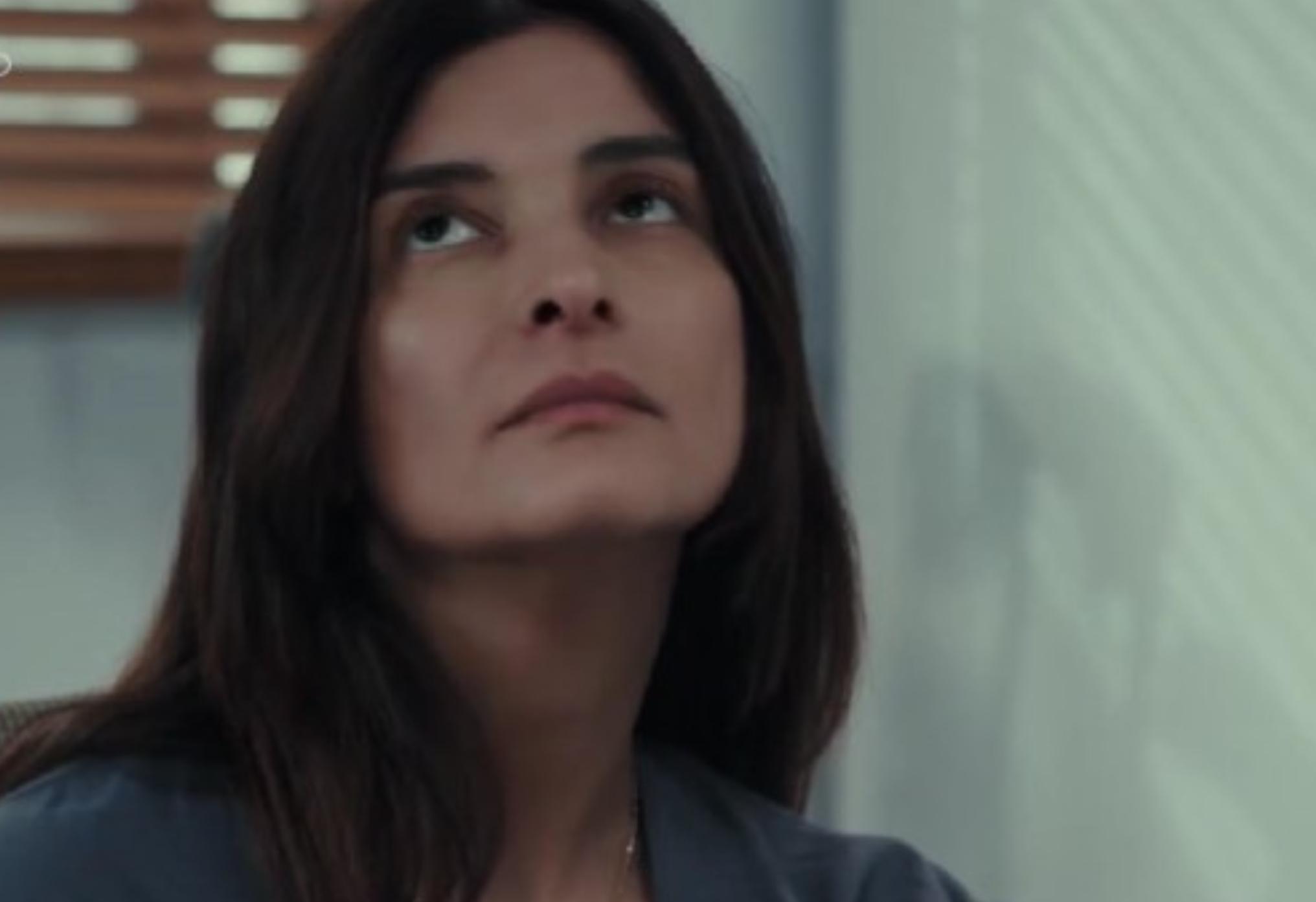 Η Γη της Ελιάς: Η Ιουλία υπέγραψε την υιοθεσία της κόρης της