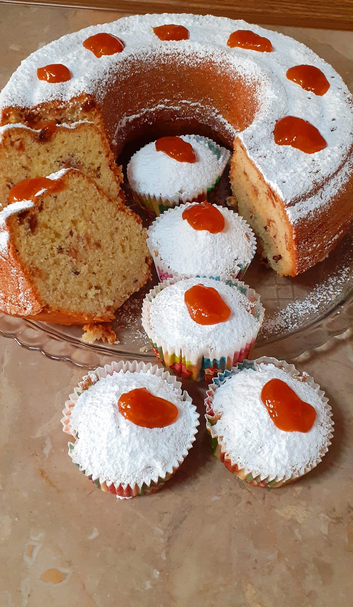 κέικ-με-σταφίδες-και-καβουρδισμένα αμύγδαλα-συνταγή-