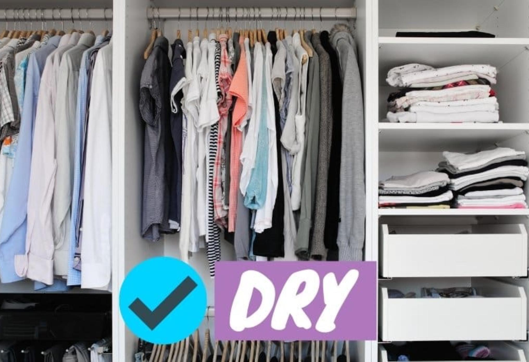 Μούχλα και υγρασία στην ντουλάπα και στον τοίχο πίσω από αυτή: Δείτε πως να απαλλαγείτε οριστικά