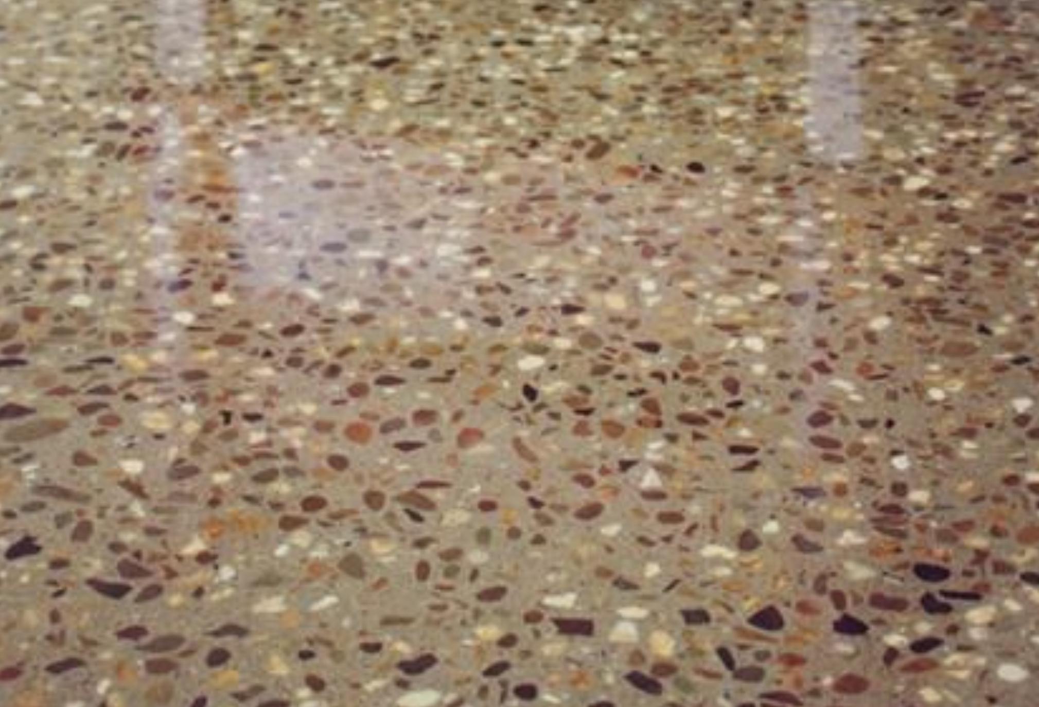 Παλιά σημάδια στίγματα και κιτρινίλες στο μωσαϊκό: Κάντε το να γυαλίζει σαν καινούριο με φυσικό τρόπο. 