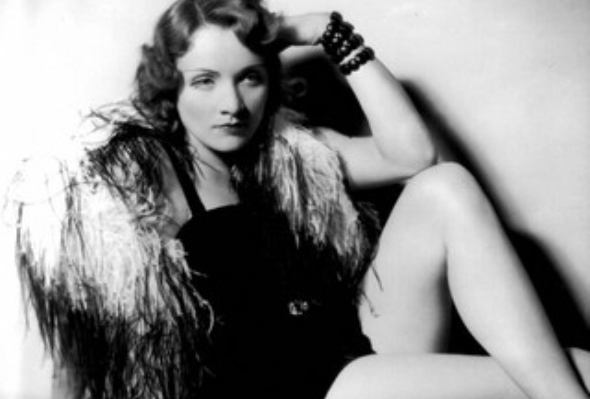 Marlene Dietrich: Η ιστορία της πιο μοιραίας γυναίκας του παγκόσμιού κινηματογράφου που πολέμησε τον ναζισμό