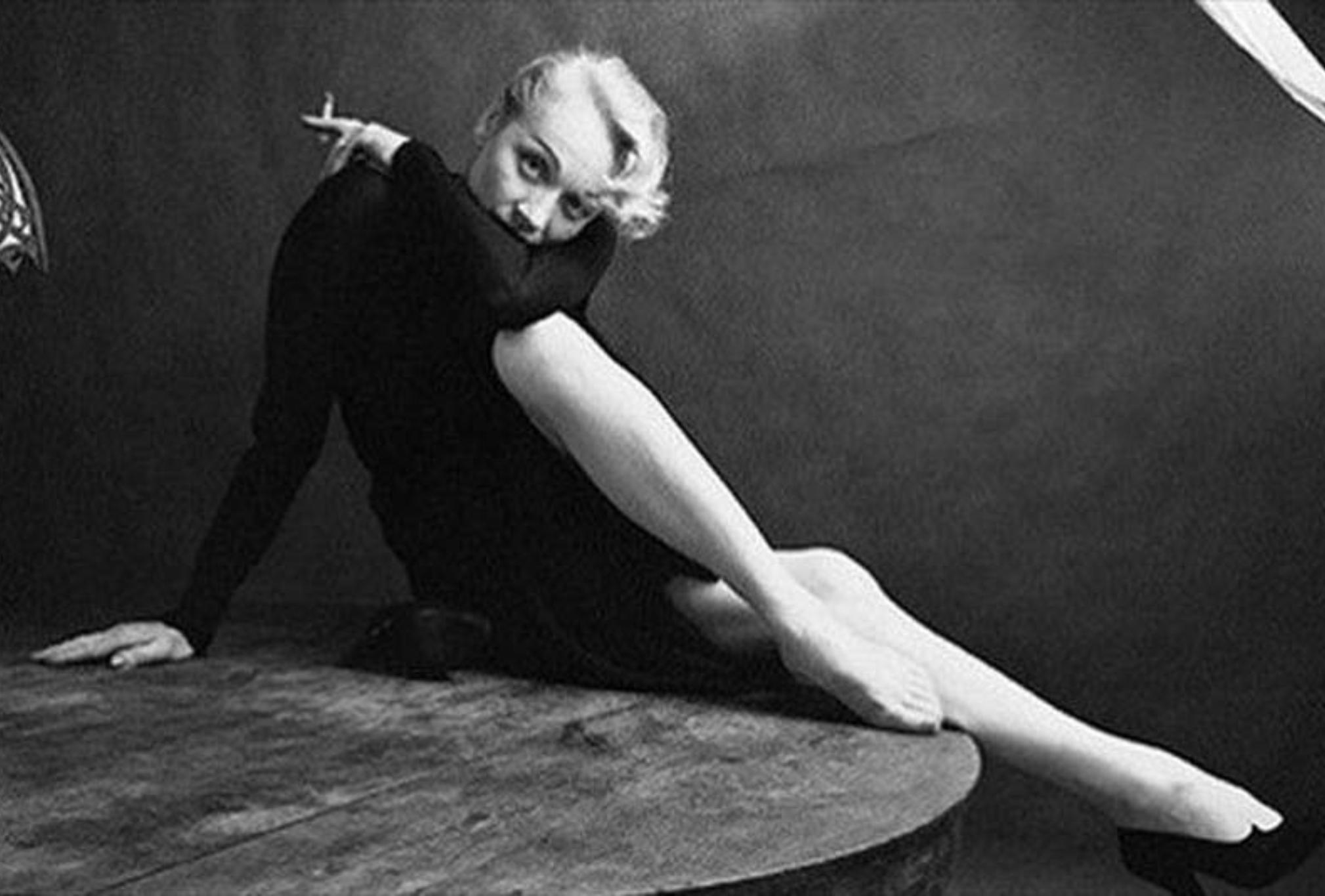 Marlene Dietrich: Η ιστορία της πιο μοιραίας γυναίκας του παγκόσμιού κινηματογράφου που πολέμησε τον ναζισμό