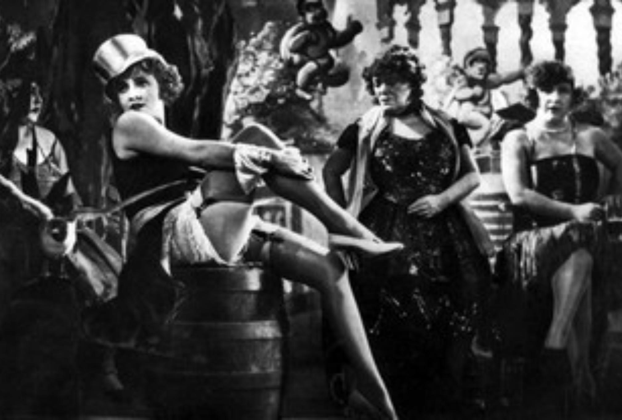 Marlene Dietrich: Η ιστορία της πιο μοιραίας γυναίκας του παγκόσμιού κινηματογράφου που πολέμησε τον ναζισμό