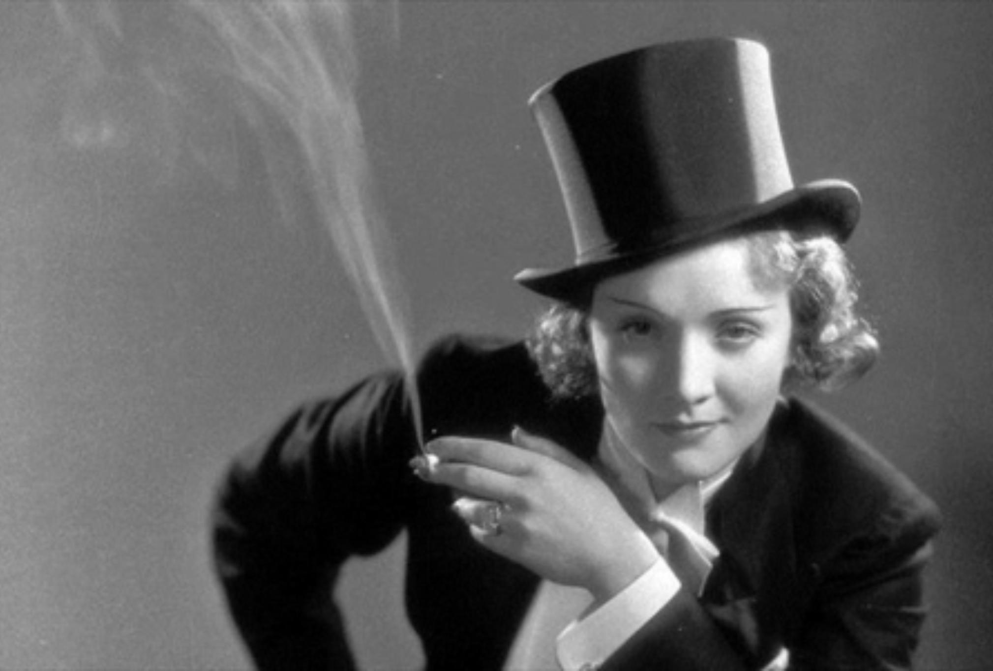 Marlene Dietrich: Η ιστορία της πιο μοιραίας γυναίκας του παγκόσμιού κινηματογράφου που πολέμησε τον ναζισμό