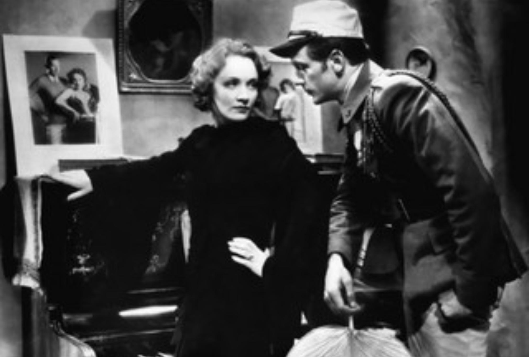 Marlene Dietrich: Η ιστορία της πιο μοιραίας γυναίκας του παγκόσμιού κινηματογράφου που πολέμησε τον ναζισμό