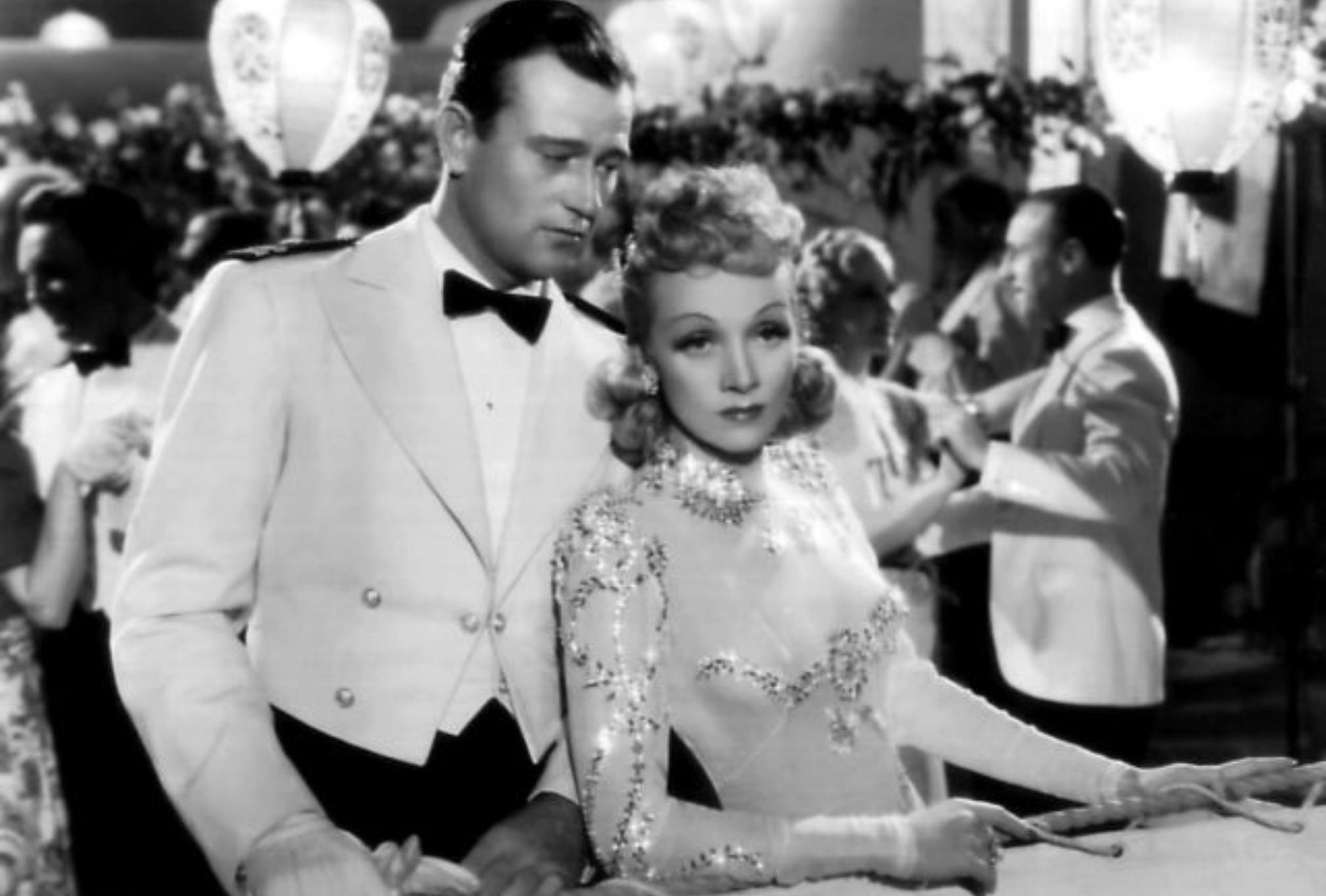 Marlene Dietrich: Η ιστορία της πιο μοιραίας γυναίκας του παγκόσμιού κινηματογράφου που πολέμησε τον ναζισμό