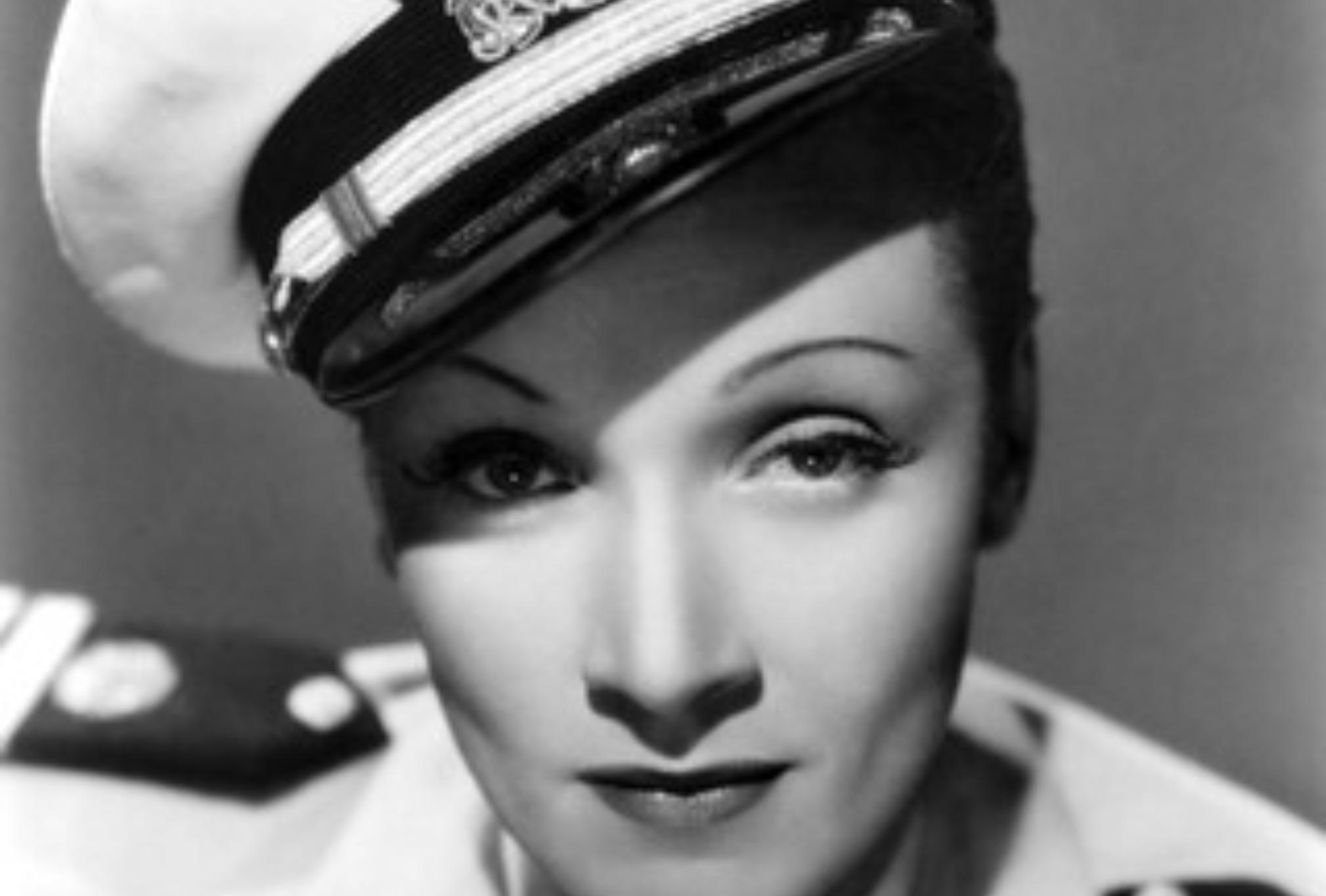 Marlene Dietrich: Η ιστορία της πιο μοιραίας γυναίκας του παγκόσμιού κινηματογράφου που πολέμησε τον ναζισμό