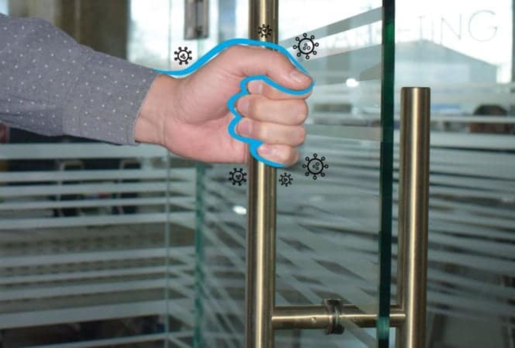 Δαχτυλιές σκόνη και μικρόβια στα πόμολα: Αυτός είναι ο πιο αποτελεσματικός τρόπος να τα καθαρίσεις σε βάθος