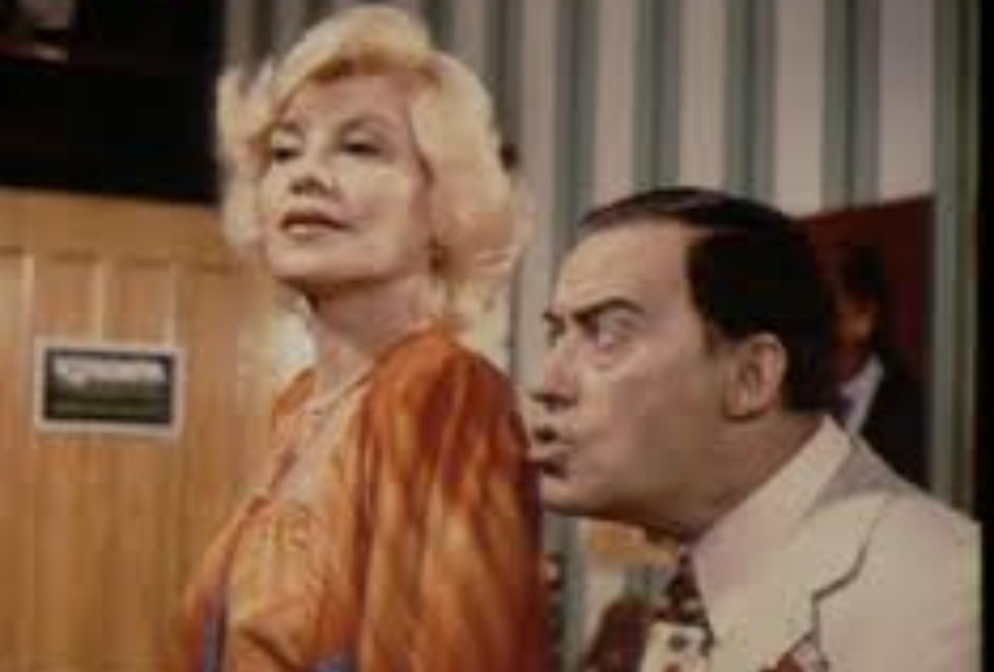 Ποτέ δεν τον είδα κοντό. Ήταν τόσο ψηλός σε αισθήματα” : Το ψεύτικο όνομα, ο γάμος με τον “κοντό” αστέρα του σινεμά, οι δηλώσεις για το ύψος του άντρα της και ο γιος τους