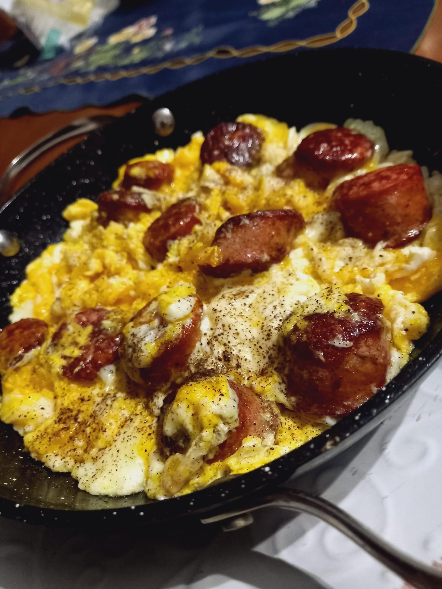 αυγά-με-λουκάνικα-συνταγή-