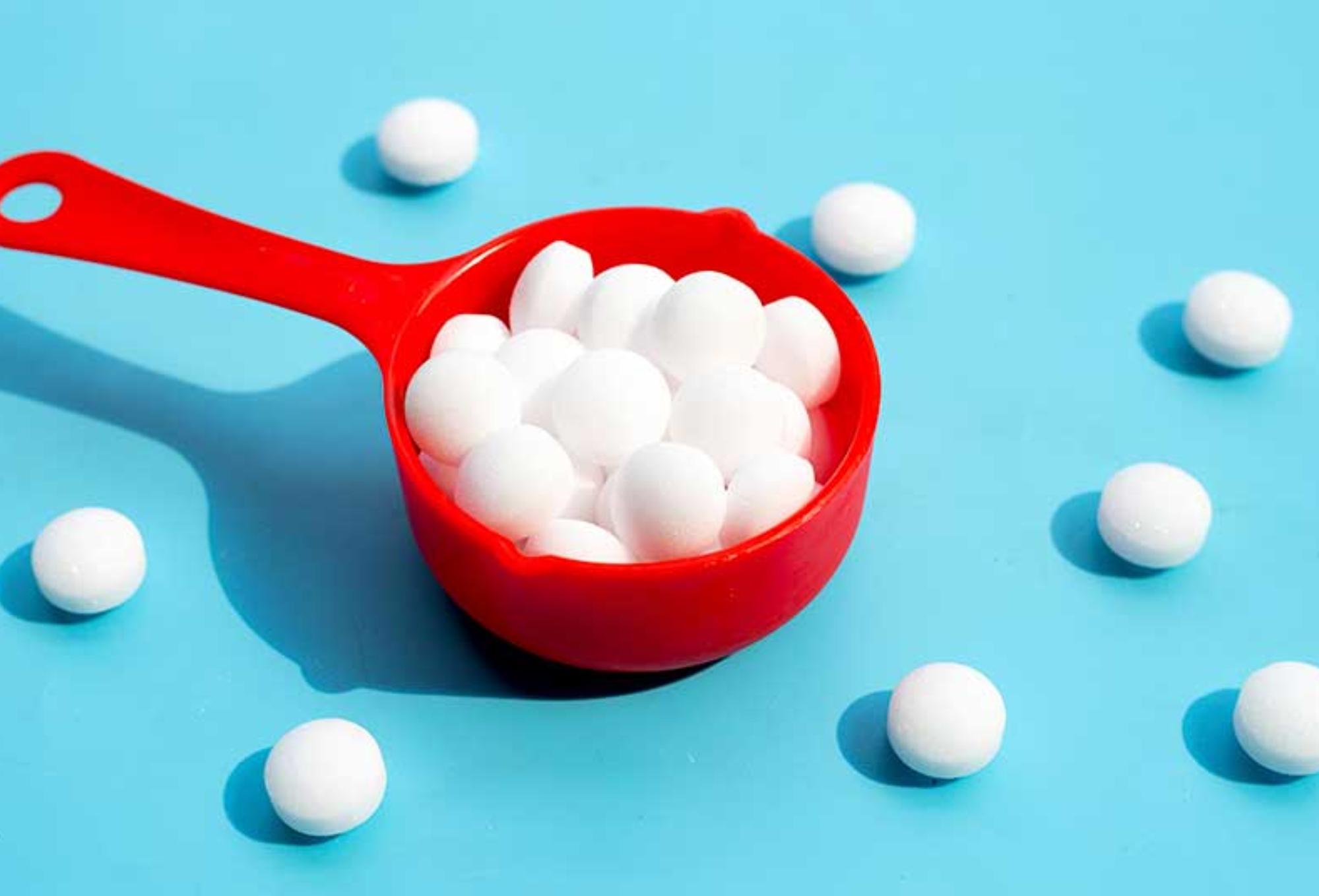 Τρύπες στα αγαπημένα μας ρούχα και χαλιά: Απαλλαγείτε από τον σκόρο ρούχων εύκολα και γρήγορα