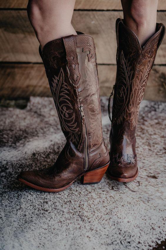 Oι Cowboy μπότες της Ναταλίας Γερμανού είναι τα παπούτσια της σεζόν