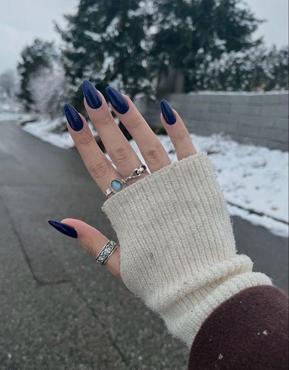 ιδέες-για-νύχια-σε-βαθύ μπλε-Χειμώνας 2024- ιδέες-για-νύχια-σε-βαθύ μπλε-Χειμώνας 2024-