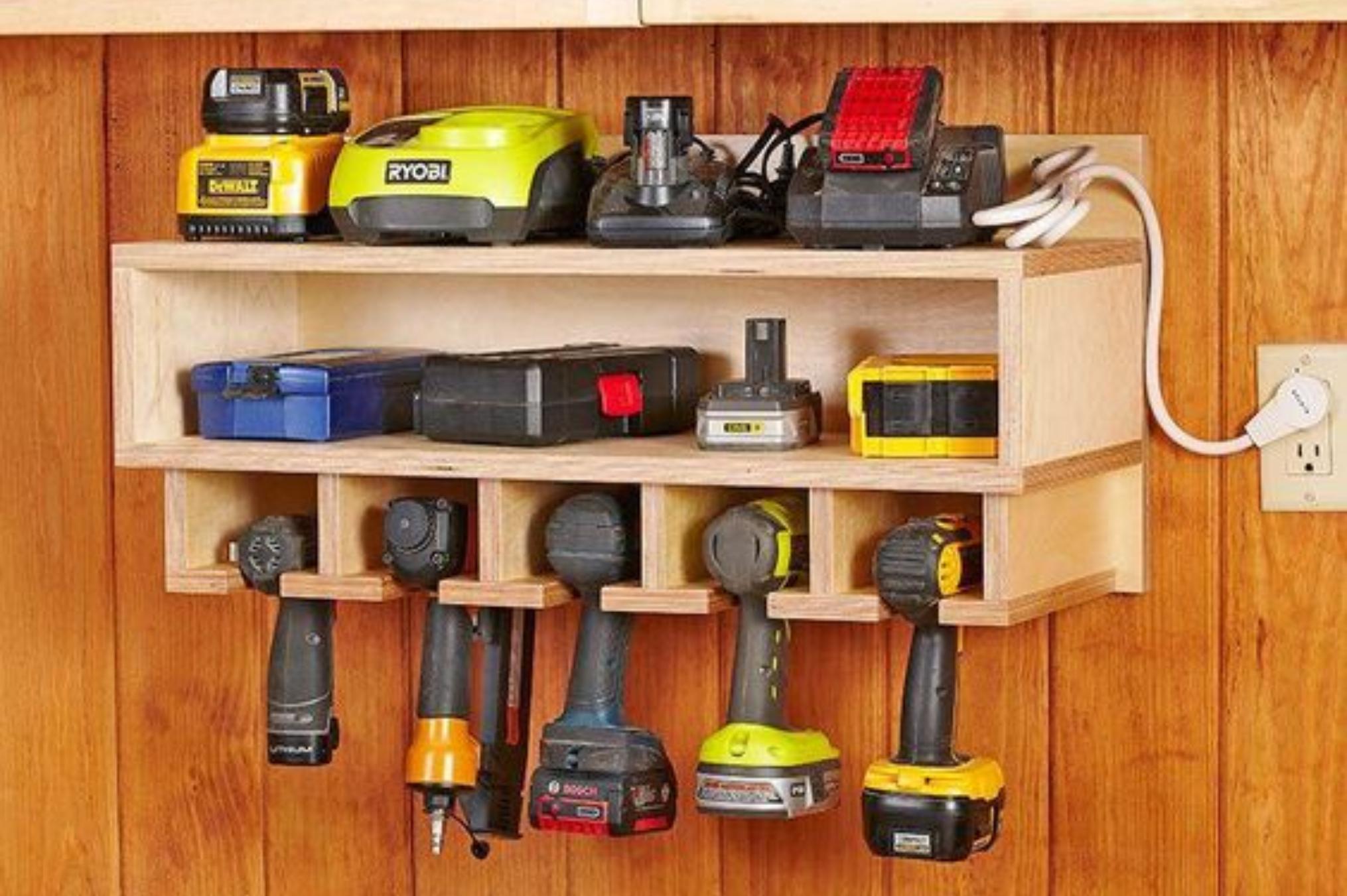 Project αποθήκη: Πεταμένα ρούχα παιχνίδια και κούτες – Τακτοποίησε την αποθήκη σου εύκολα και γρήγορα