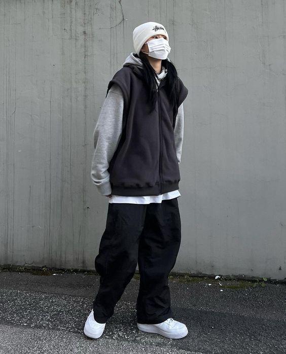 street style-με-φούτερ-cargo παντελόνι-και-σκουφάκι-ιδέες-