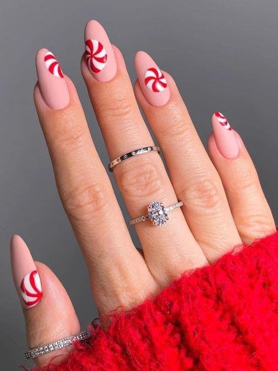 candy nails-στα-νύχια-τάσεις-στα-Χριστουγεννιάτικα νύχια-2023 2024-ιδέες-