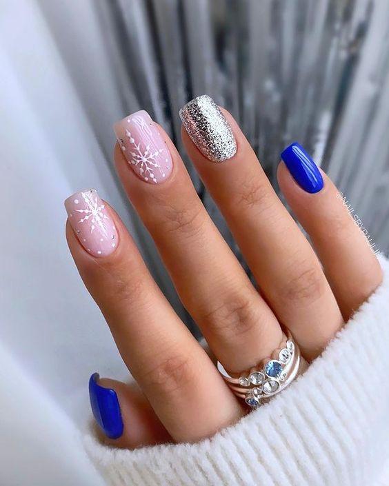 γκλίτερ-στα-νύχια-τάσεις-στα-Χριστουγεννιάτικα νύχια-2023 2024-ιδέες- γκλίτερ-στα-νύχια-τάσεις-στα-Χριστουγεννιάτικα νύχια-2023 2024-ιδέες-