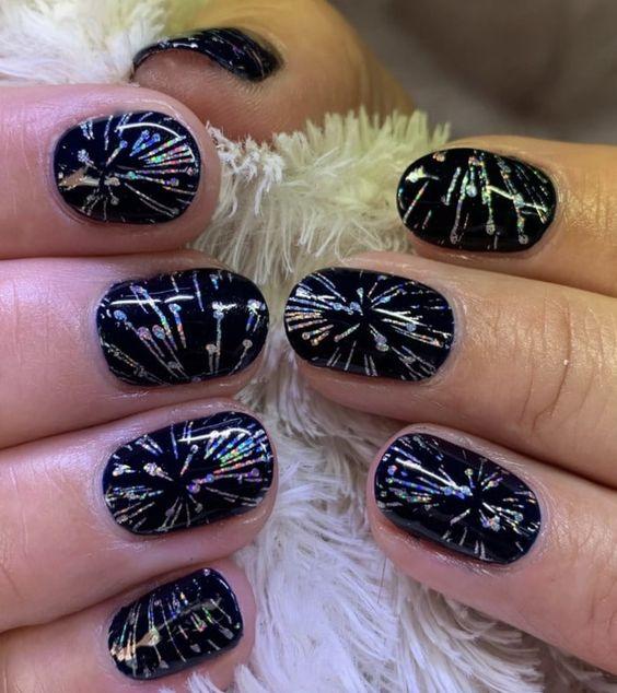 πυροτεχνήματα-στα-νύχια-τάσεις-στα-Χριστουγεννιάτικα νύχια-2023 2024-ιδέες- πυροτεχνήματα-στα-νύχια-τάσεις-στα-Χριστουγεννιάτικα νύχια-2023 2024-ιδέες-