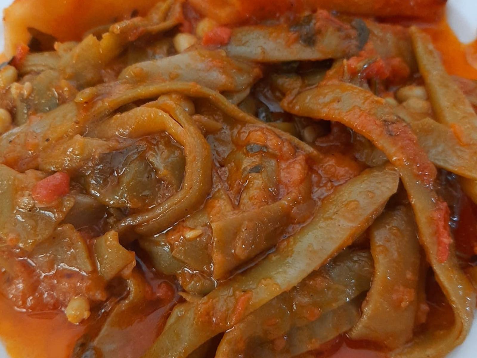 Φασολάκια με πατάτες κοκκινιστά της γιαγιάς