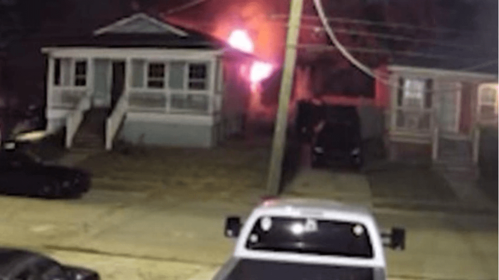 Πατέρας έβαλε φωτιά στο σπίτι του με τα τρία μικρά παιδιά μέσα σε αυτά