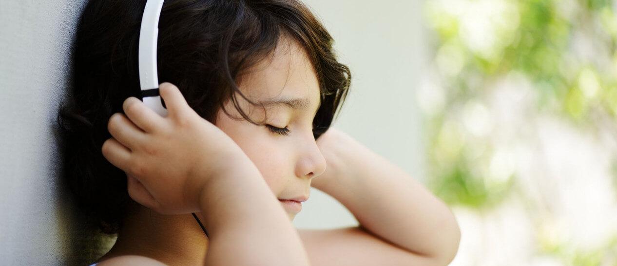 κίνδυνοι-των-παιδιών-από-τα-ακουστικά-