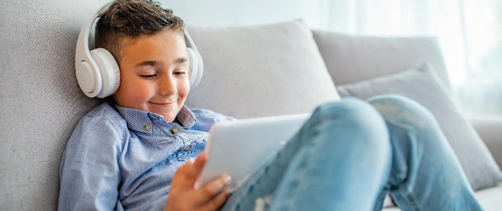 κίνδυνοι-των-παιδιών-από-τα-ακουστικά-