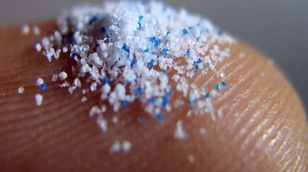 Μικροπλαστικά: Ποια προϊόντα επηρεάζονται; Και τι αντίκτυπο θα έχει η απαγόρευση;