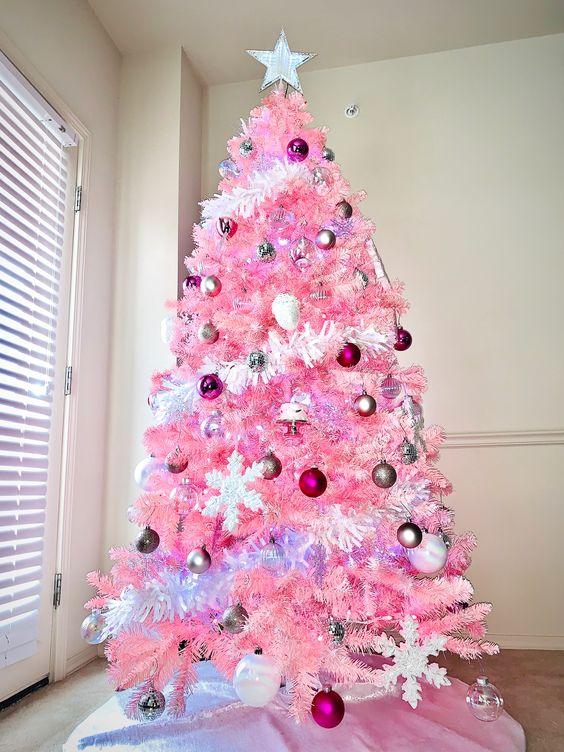 ροζ στολίδια-τάσεις-στον-στολισμό-του-Χριστουγεννιάτικου δέντρου-ιδέες-