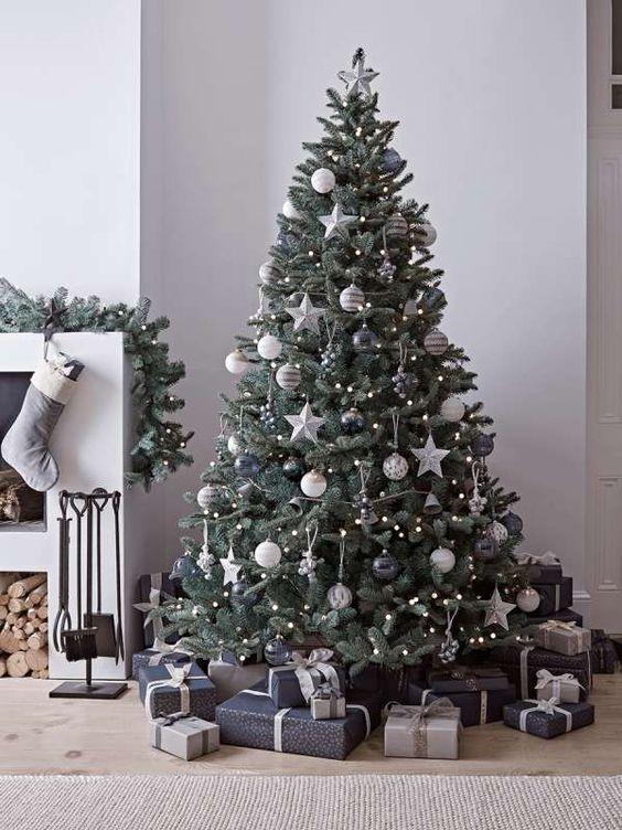 ασημί-διακόσμηση-τάσεις-στον-στολισμό-του-Χριστουγεννιάτικου δέντρου-ιδέες- ασημί-διακόσμηση-τάσεις-στον-στολισμό-του-Χριστουγεννιάτικου δέντρου-ιδέες-