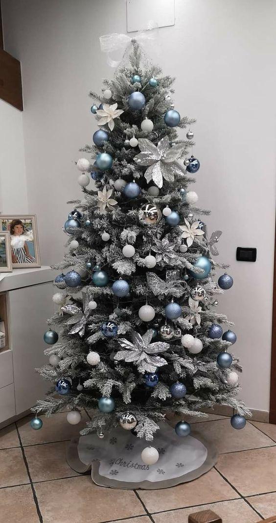 ασημί-διακόσμηση-τάσεις-στον-στολισμό-του-Χριστουγεννιάτικου δέντρου-ιδέες- ασημί-διακόσμηση-τάσεις-στον-στολισμό-του-Χριστουγεννιάτικου δέντρου-ιδέες-