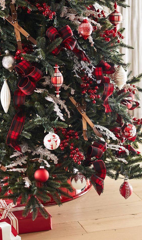 κόκκινο Βουργουνδίας-τάσεις-στον-στολισμό-του-Χριστουγεννιάτικου δέντρου-ιδέες- κόκκινο Βουργουνδίας-τάσεις-στον-στολισμό-του-Χριστουγεννιάτικου δέντρου-ιδέες-