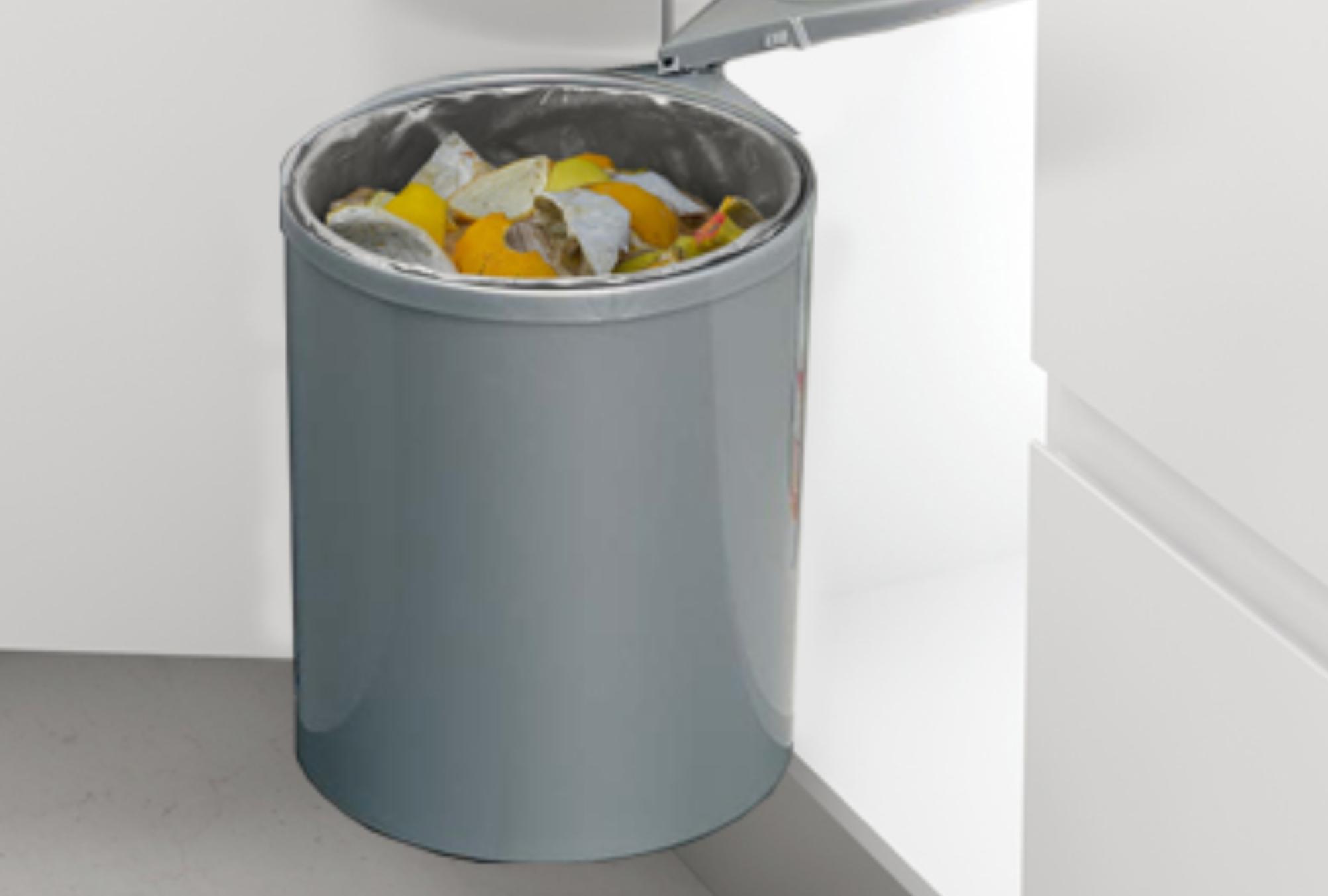 Υπολείμματα τροφών άλατα και άσχημες μυρωδιές στον κάδο σκουπιδιών κουζίνας: Δείτε πως να τον κάνετε να αστράφτει σαν καινούριος