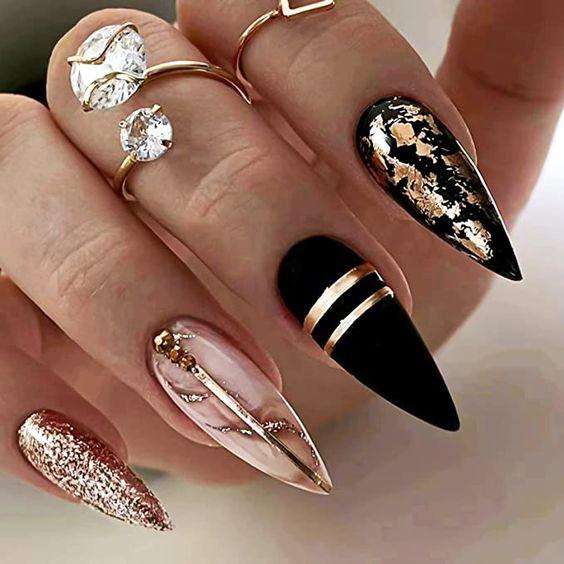 μαύρα-νύχια-με-χρυσά-γκλίτερ-ιδέες- μαύρα-νύχια-με-χρυσά-γκλίτερ-ιδέες-