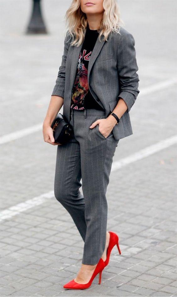 Η Ελένη Μενεγάκη απογειώνει το office look με το σύνολο της – Το κομμάτι που πρέπει οπωσδήποτε να αποκτήσεις