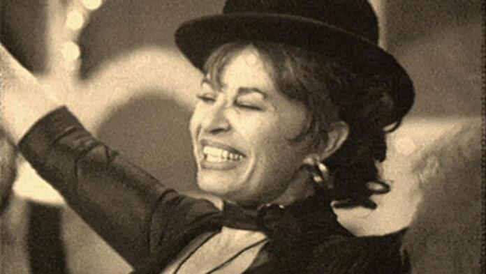 “Ναι τέτοιος κωλοχαρακτήρας ήμουν, όσο ήταν εντάξει ο Κώστας ήμουν κι εγώ, μόλις μου κουνιόταν, αμέσως τον κεράτωνα”. Η θυελλώδης σχέση του απολύτου θυληκού του Ελληνικού κινηματογράφου με τον Κώστα Βουτσά