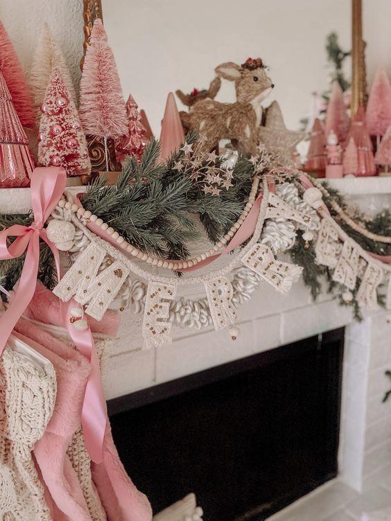 χριστουγεννιάτικες-γιρλάντες-για-το-τζάκι-σε-ροζ-ιδέες-
