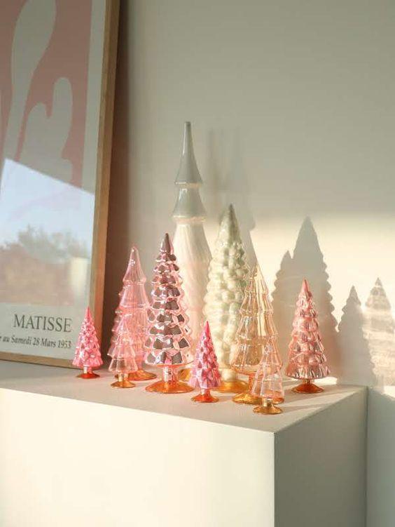 χριστουγεννιάτικη διακόσμηση-στο-μπουφέ-σε-ροζ-ιδέες-