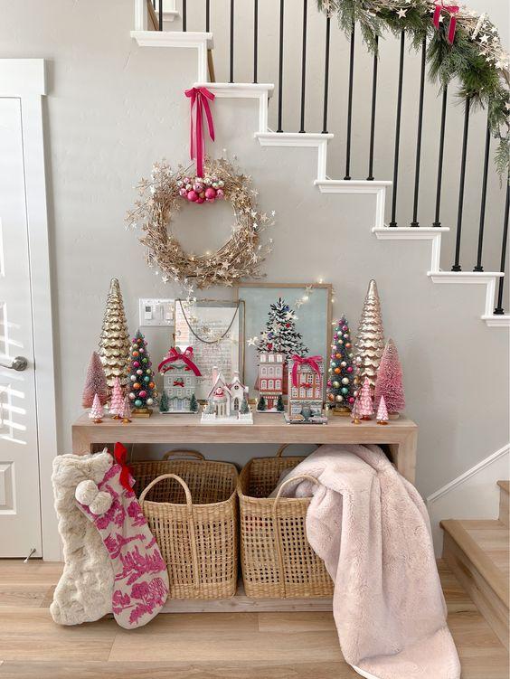 ιδέες-για-χριστουγεννιάτικη διακόσμηση-στο-σπίτι-σε-ροζ-Χριστούγεννα 2023-τάσεις-