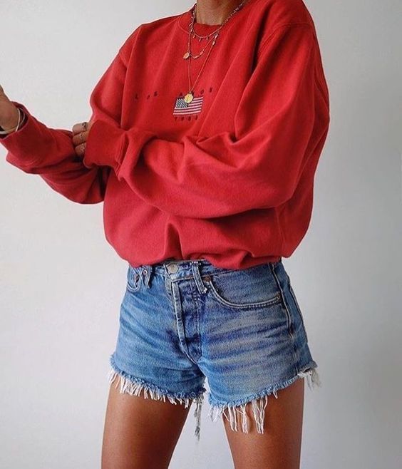 Η Έλλη Τρίγγου απο την Μάγισσα φοράει το λεπτό φούτερ που όλες χρειαζόμαστε αυτή την εποχή