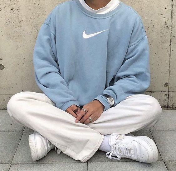 Η Έλλη Τρίγγου απο την Μάγισσα φοράει το λεπτό φούτερ που όλες χρειαζόμαστε αυτή την εποχή